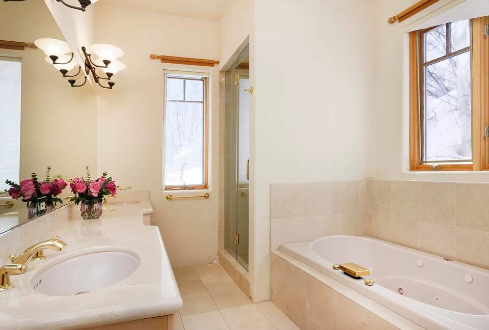 Home Exchange in Snowmass Village master bathroom