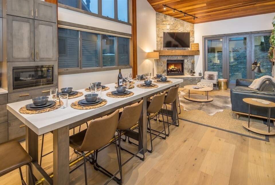 Home Exchange in Big Sky, Montana 10 person dining table