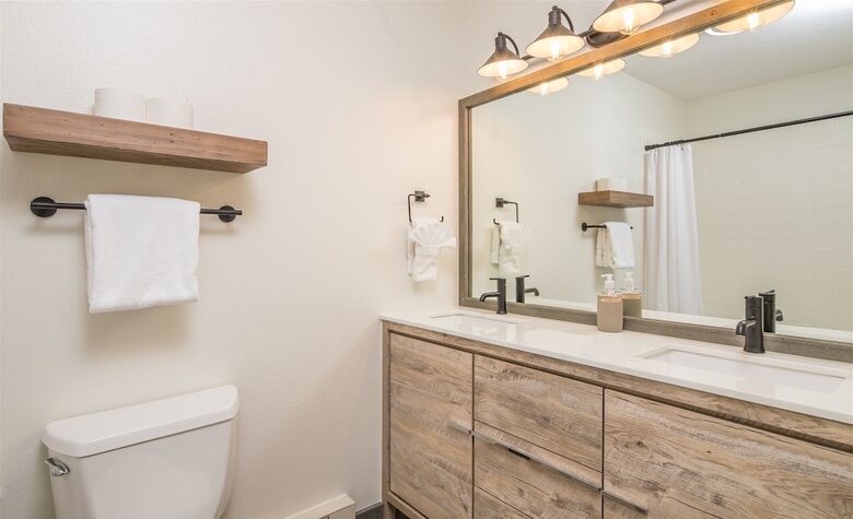 Home Exchange in Big Sky, Montana second floor master bathroom