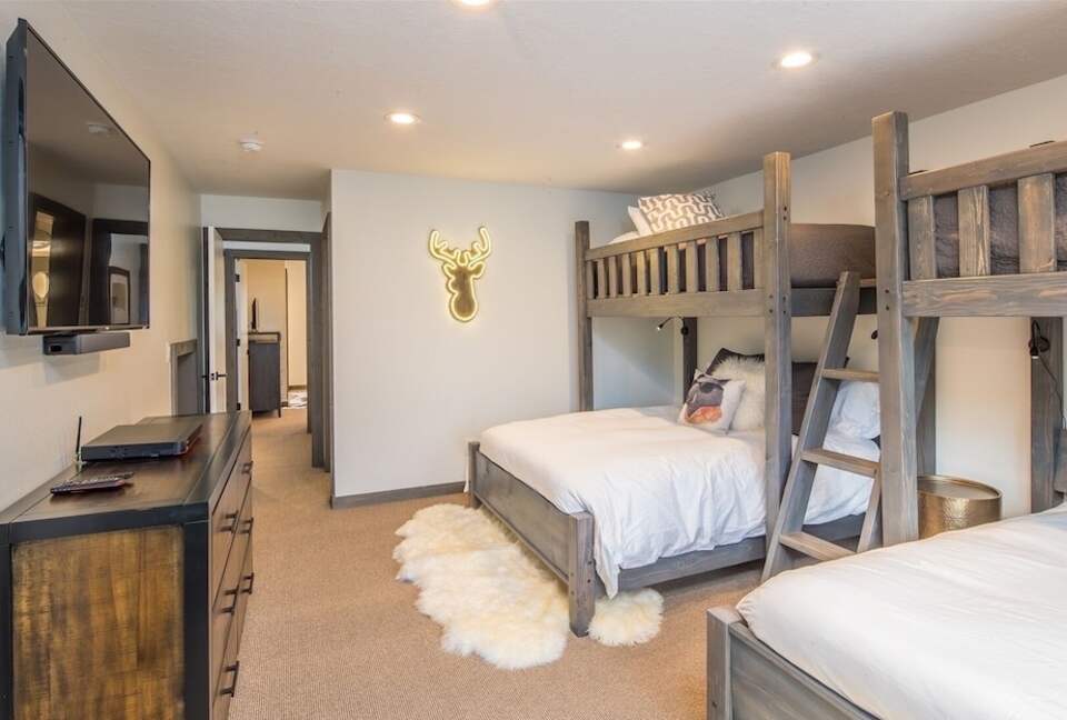 Home Exchange in Big Sky, Montana bunk room