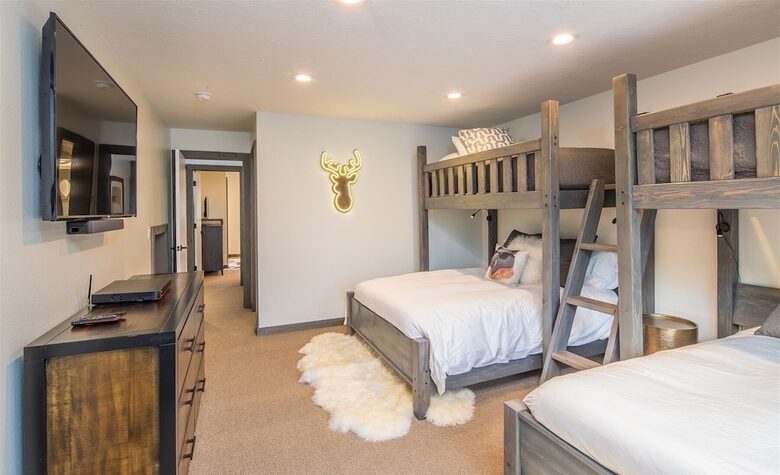 Home Exchange in Big Sky, Montana bunk room