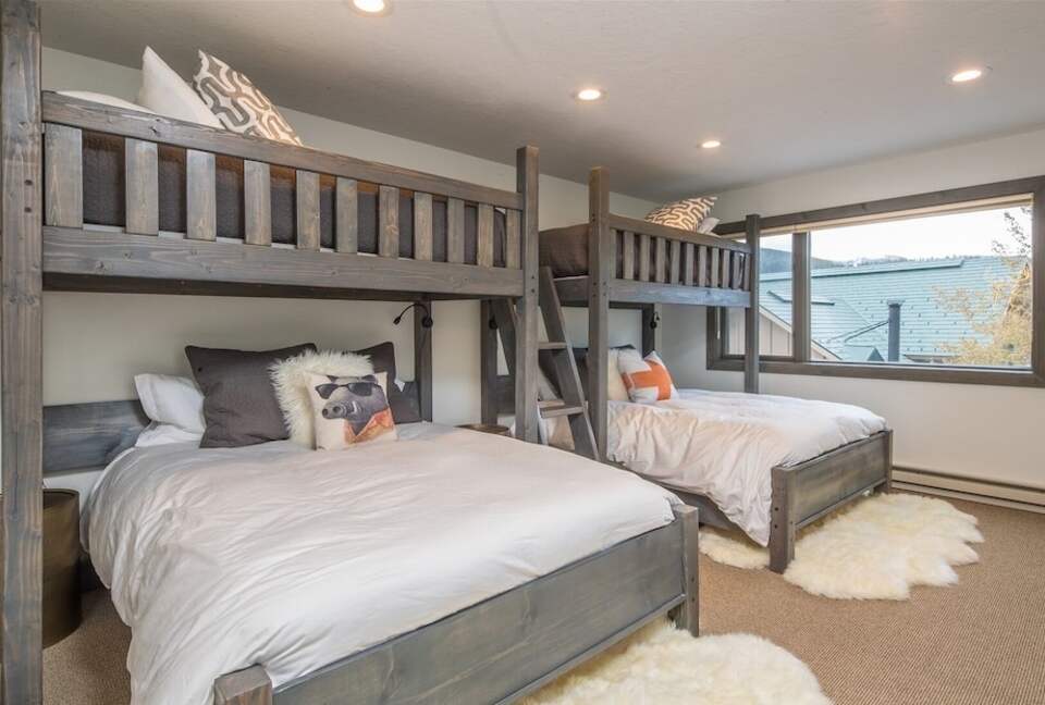 Home Exchange in Big Sky, Montana bunk room sleeps 6