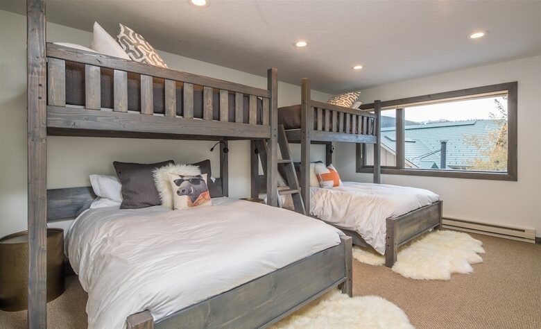 Home Exchange in Big Sky, Montana bunk room sleeps 6
