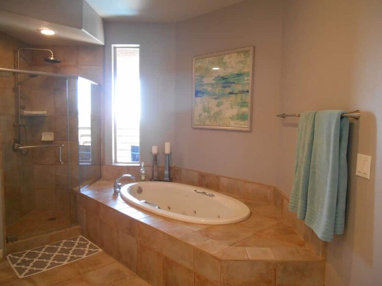 Home Exchange in Scottsdale, Arizona master bathroom