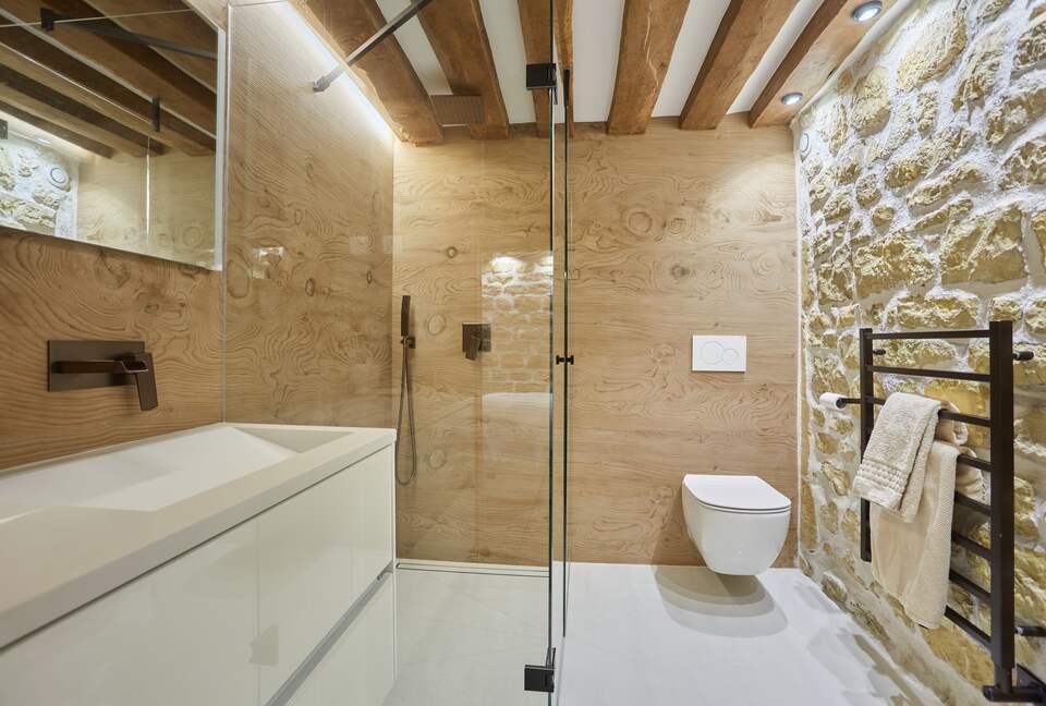 Saint Louis Island Luxe - Paris, France