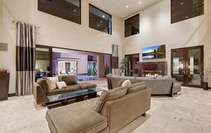 Tomiyasu | Luxury Modern 4 Level Villa close to Strip