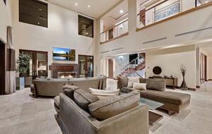 Tomiyasu | Luxury Modern 4 Level Villa close to Strip