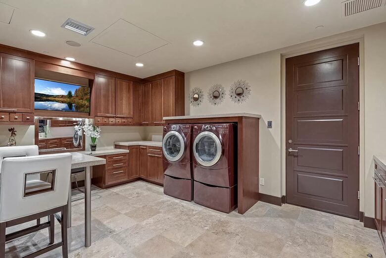 Tomiyasu | Luxury Modern 4 Level Villa close to Strip - Las Vegas, Nevada