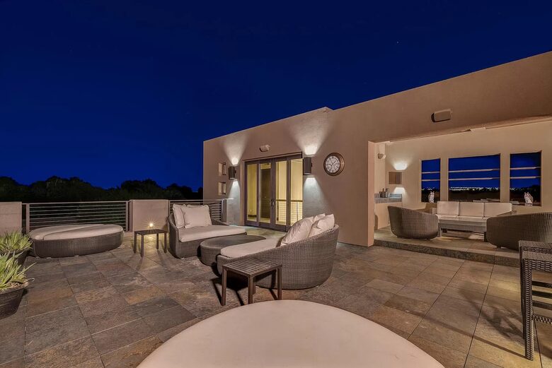 Tomiyasu | Luxury Modern 4 Level Villa close to Strip - Las Vegas, Nevada