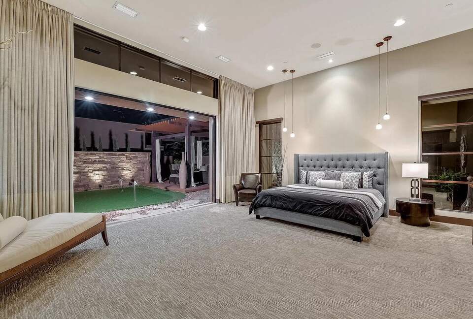 Tomiyasu | Luxury Modern 4 Level Villa close to Strip - Las Vegas, Nevada