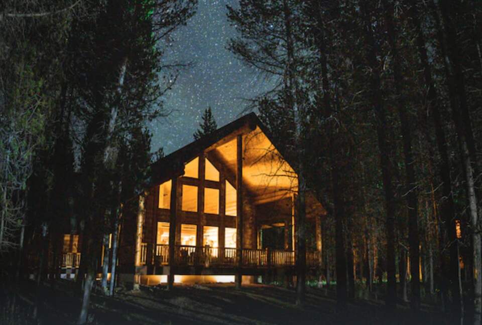 Private Island Chalet - Gateway to Yellowstone