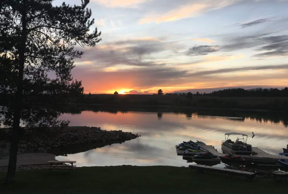 Sunset dinner view from Lakeside Lodge