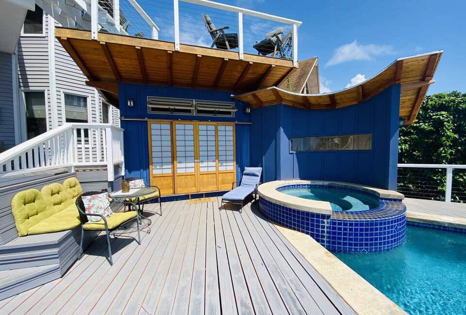 Pool Cabana Room with Full Bathroom and Separate Dining Area