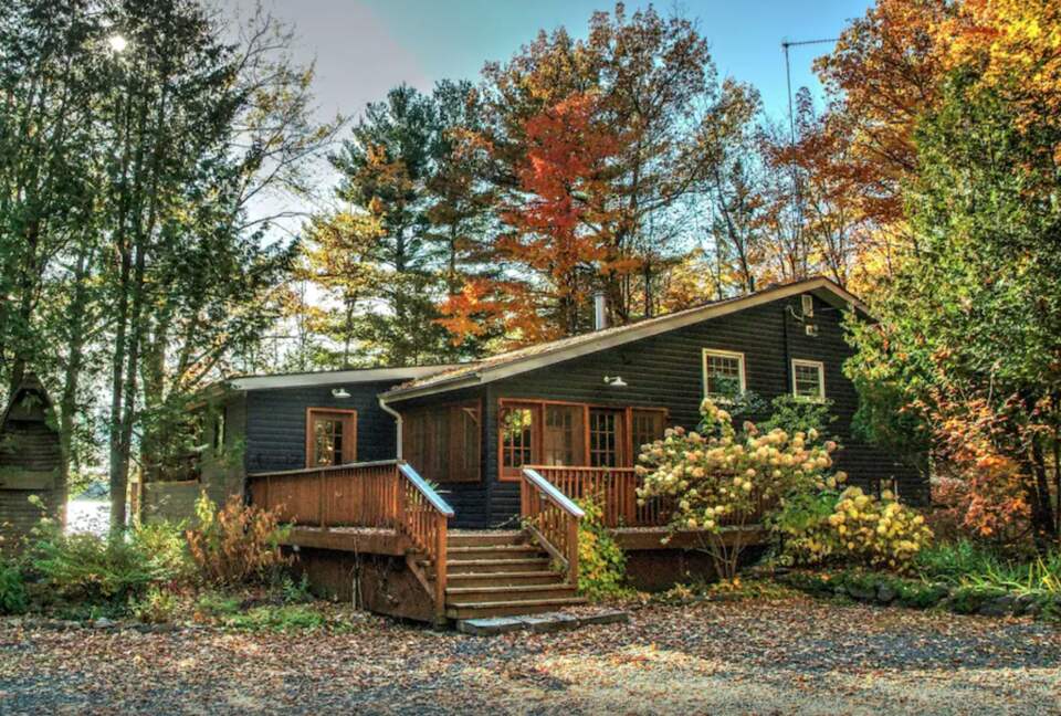 "Celebrate Everything" -a Lake Muskoka Beauty - Muskoka Lakes, Canada