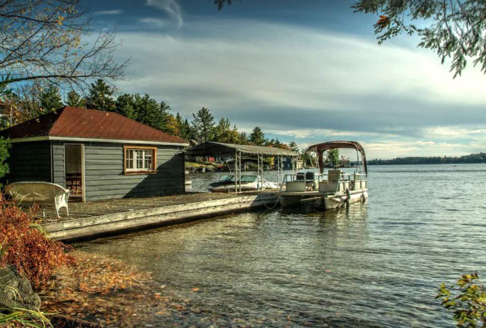 "Celebrate Everything" -a Lake Muskoka Beauty - Muskoka Lakes, Canada