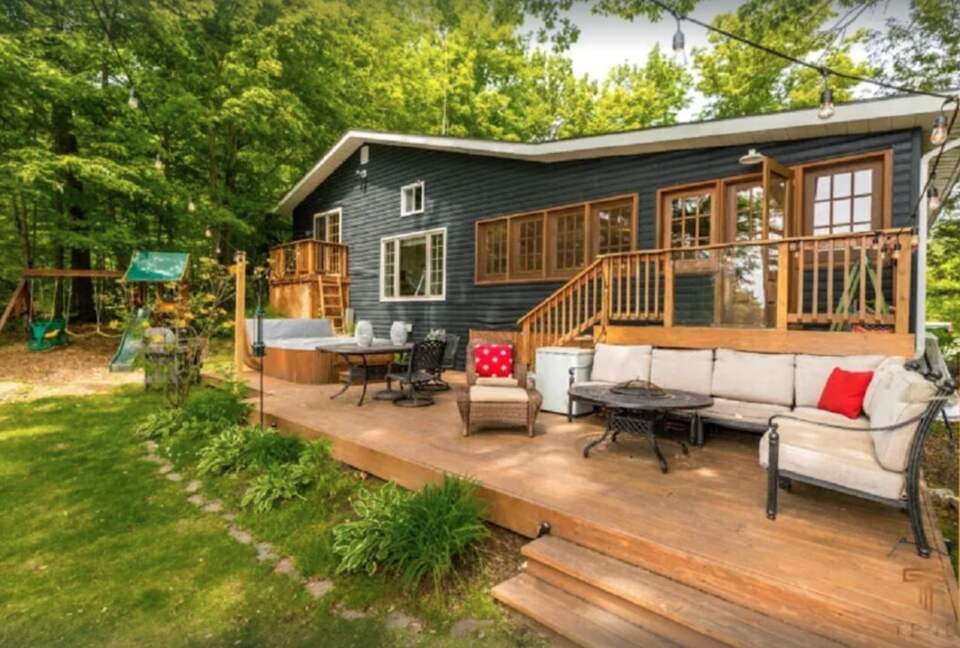 "Celebrate Everything" -a Lake Muskoka Beauty - Muskoka Lakes, Canada