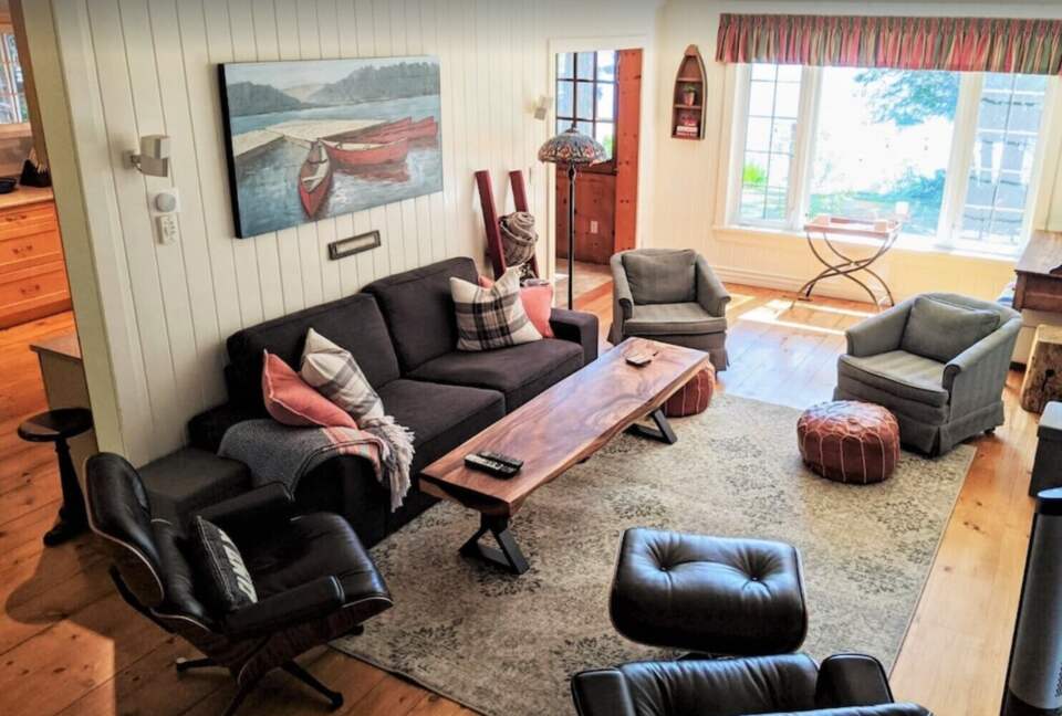 "Celebrate Everything" -a Lake Muskoka Beauty - Muskoka Lakes, Canada