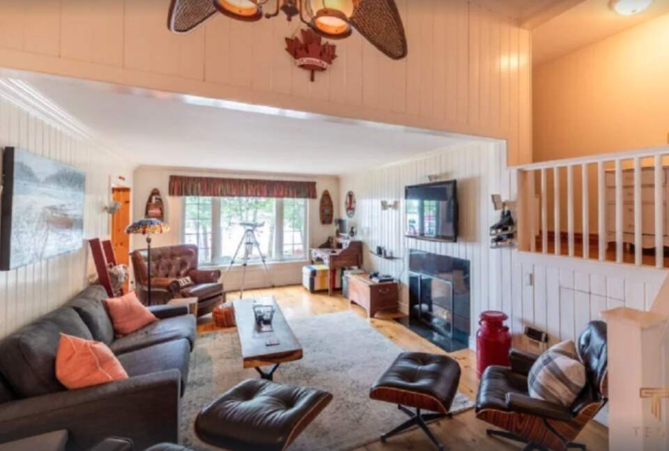 "Celebrate Everything" -a Lake Muskoka Beauty - Muskoka Lakes, Canada