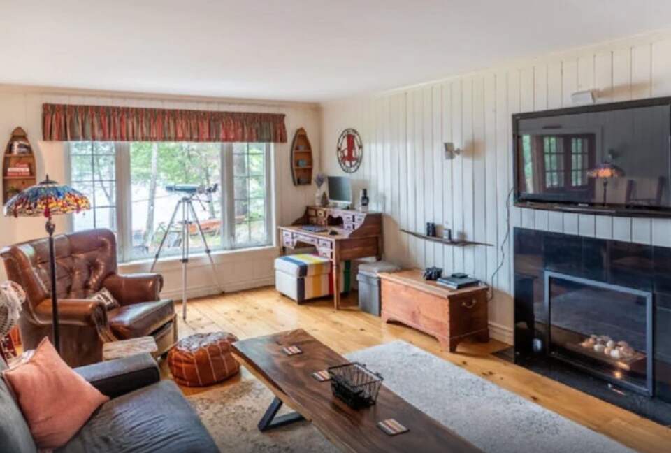 "Celebrate Everything" -a Lake Muskoka Beauty - Muskoka Lakes, Canada