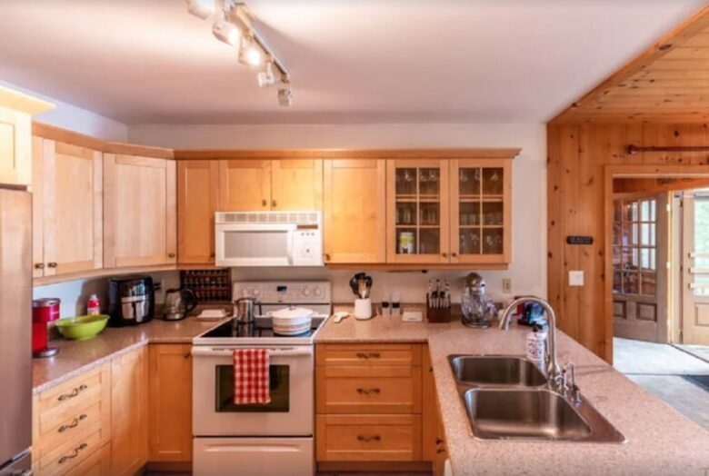 "Celebrate Everything" -a Lake Muskoka Beauty - Muskoka Lakes, Canada