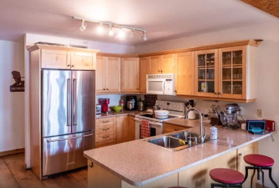 "Celebrate Everything" -a Lake Muskoka Beauty - Muskoka Lakes, Canada