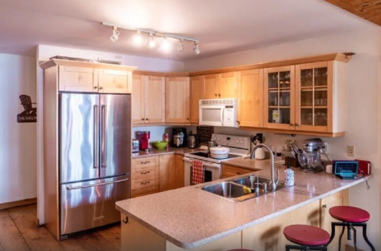 "Celebrate Everything" -a Lake Muskoka Beauty - Muskoka Lakes, Canada