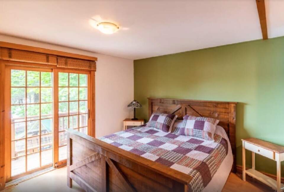 "Celebrate Everything" -a Lake Muskoka Beauty - Muskoka Lakes, Canada