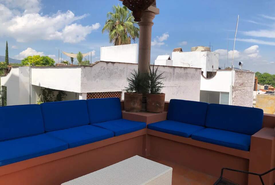 Home Exchange in San Miguel de Allende rooftop patio with seating
