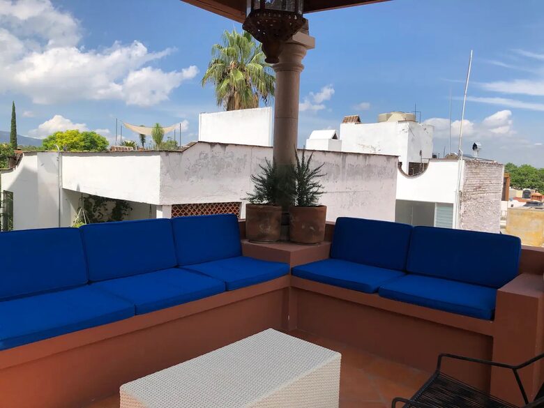 Home Exchange in San Miguel de Allende rooftop patio with seating
