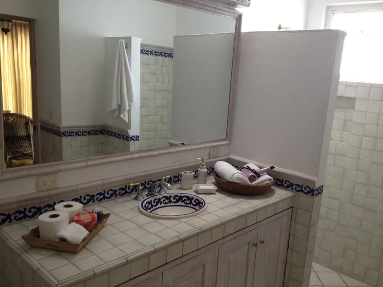 Home Exchange in San Miguel de Allende master bathroom