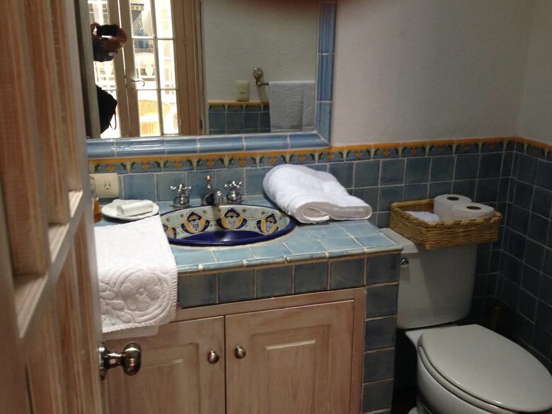 Home Exchange in San Miguel de Allende third guest bath