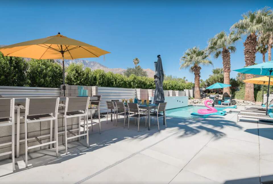 Pool jacuzzi lounge fire pit