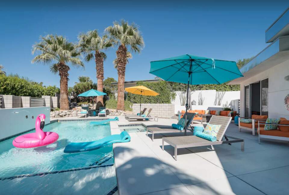 Pool jacuzzi lounge fire pit