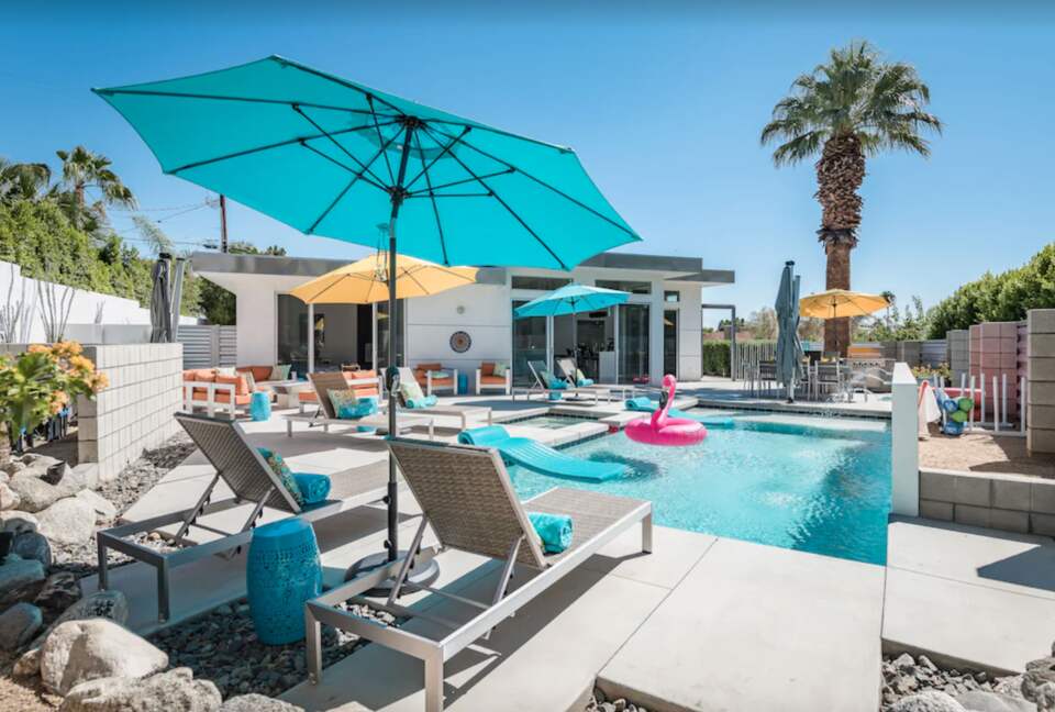 Pool jacuzzi lounge fire pit