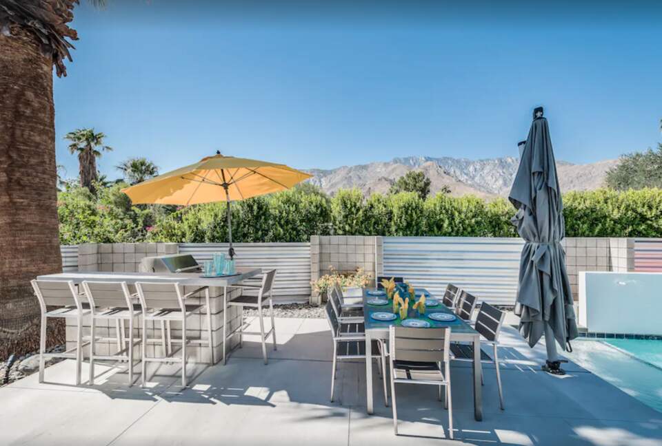 Pool jacuzzi lounge fire pit