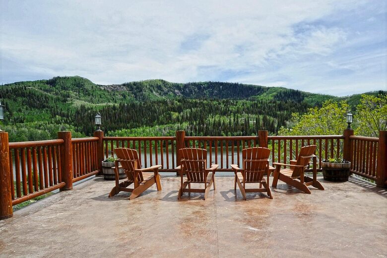 Timber Moose: America's Biggest Log Cabin - Heber City, Utah