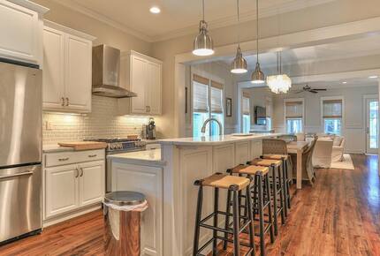 Home Exchange SANTA ROSA BEACH, FL kitchen with counter seats
