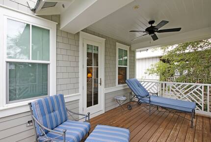 Home Exchange SANTA ROSA BEACH, FL upper patio with lounge seats
