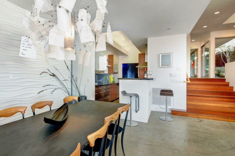 Old Pacific Coast Contemporary Oceanfront - Ventura, California