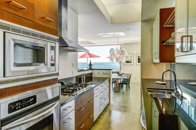 Old Pacific Coast Contemporary Oceanfront - Ventura, California