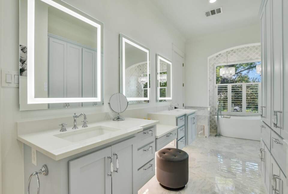 ABOVE - Stunning Austin Sanctuary - Austin, Texas