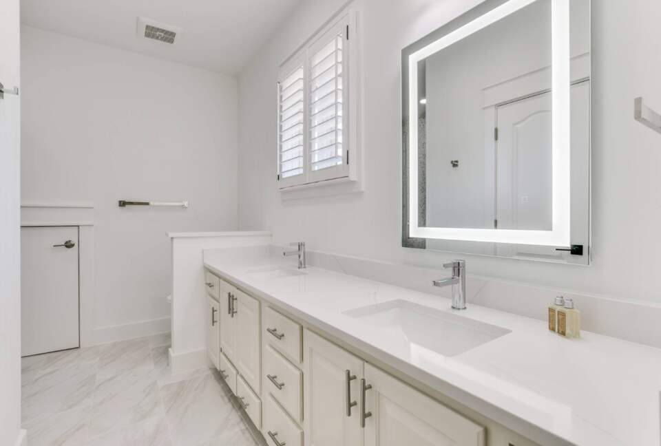 ABOVE - Stunning Austin Sanctuary - Austin, Texas