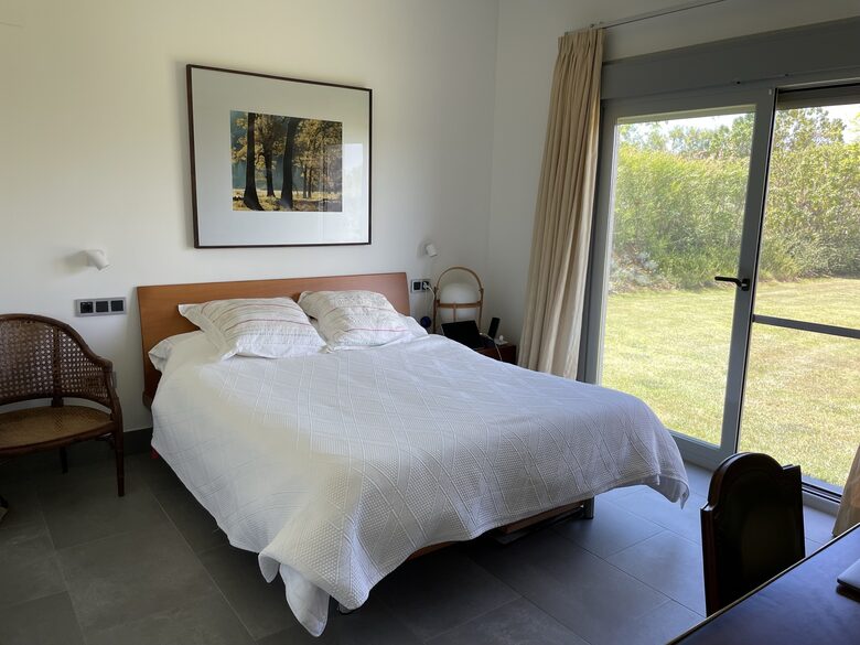 Master bedroom with lovely garden view and en-suite bathroom