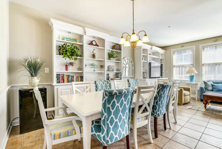 Breakfast Dining Area
