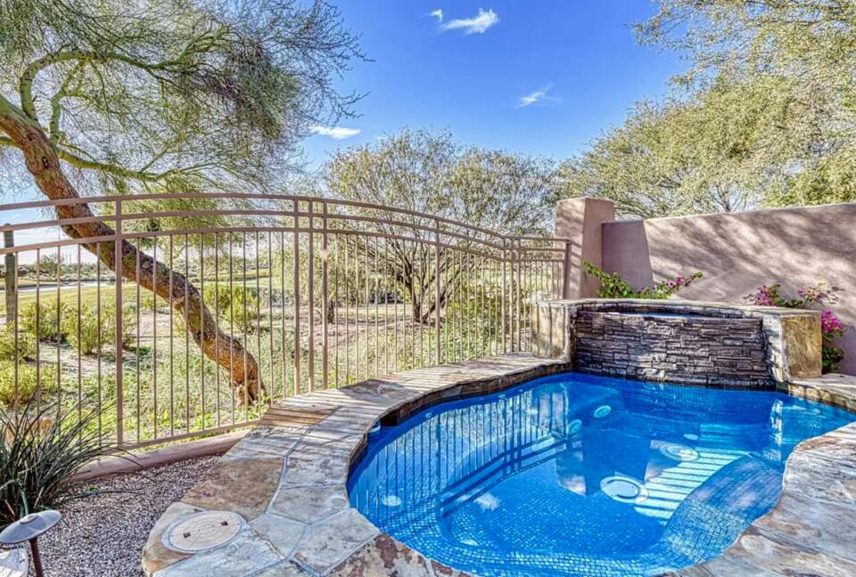 Scottsdale Stunner on the Green - Scottsdale, Arizona