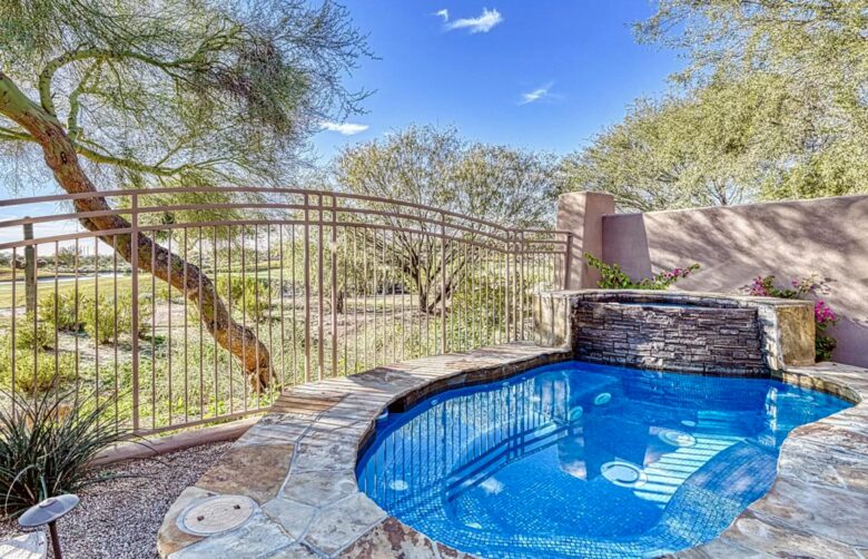 Scottsdale Stunner on the Green - Scottsdale, Arizona