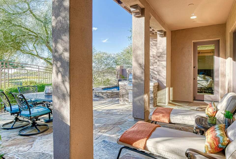 Scottsdale Stunner on the Green - Scottsdale, Arizona