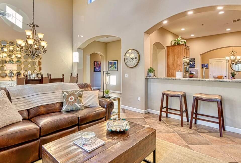 Scottsdale Stunner on the Green - Scottsdale, Arizona