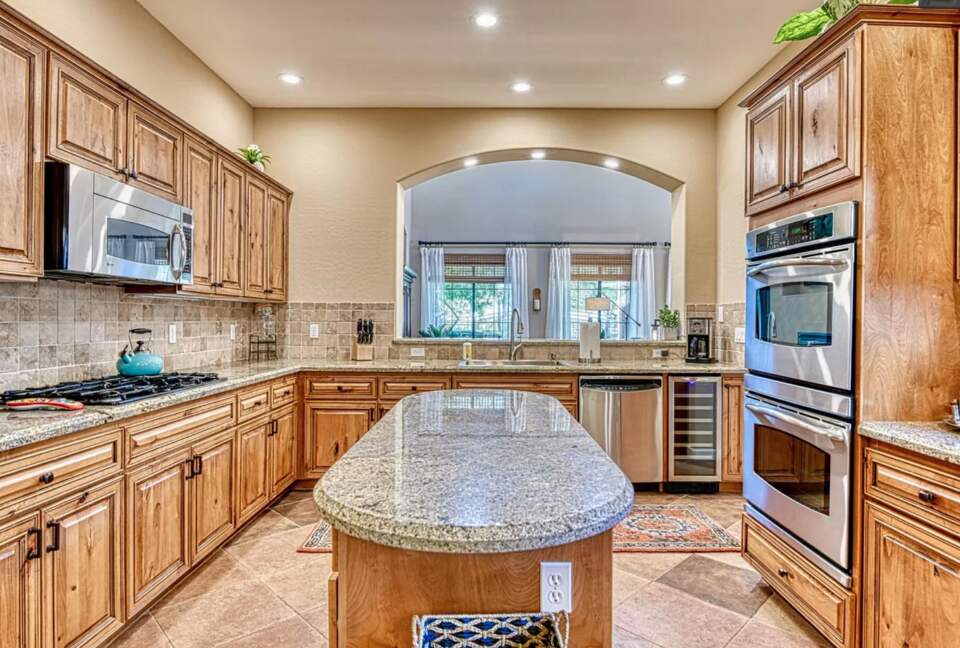 Scottsdale Stunner on the Green - Scottsdale, Arizona