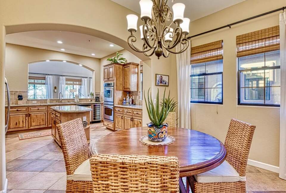 Scottsdale Stunner on the Green - Scottsdale, Arizona